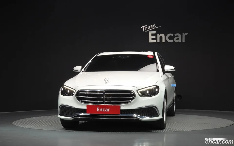 Mercedes-Benz E-Class E250 2023 — thumbnail 3