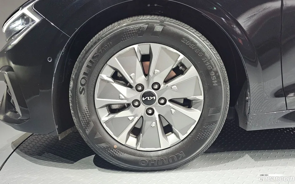 Kia K5 Hybrid 2024 — thumbnail 2