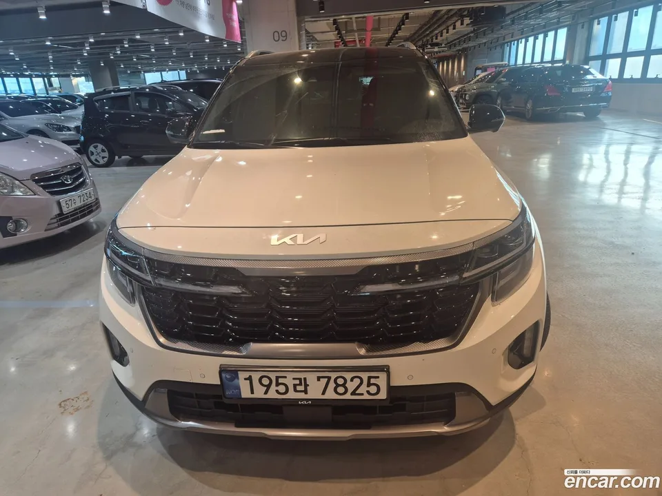 Kia Seltos 2.0 2WD 2022 — photo 1, buy with delivery to Moscow