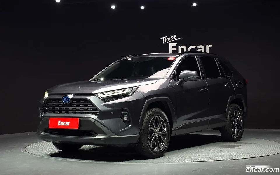 Toyota RAV4 2.5 2WD XLE 2024 — photo 1, buy with delivery to Moscow