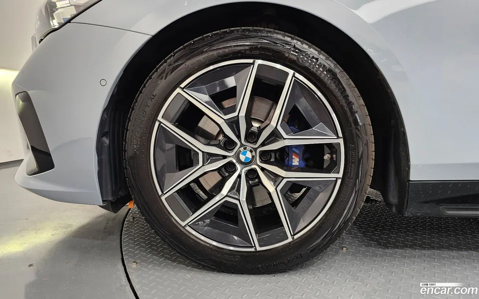 BMW 5 Series 523d M 2024 — thumbnail 2