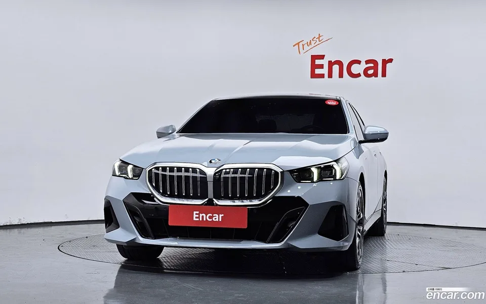 BMW 5 Series 523d M 2024 — thumbnail 3