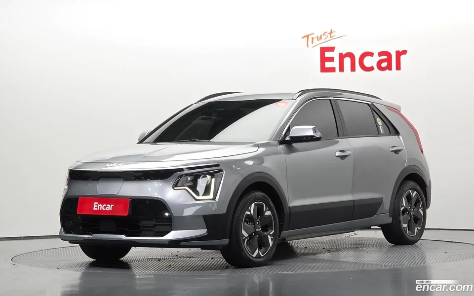 Kia Niro EV 2023 — photo 1, buy with delivery to Moscow