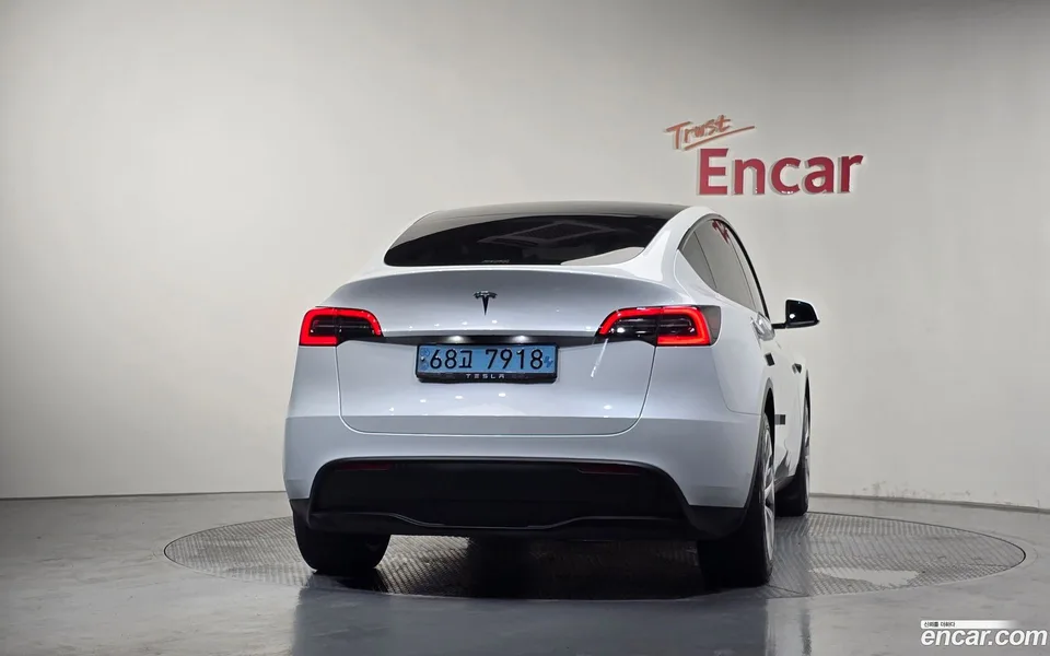 Tesla Model Y RWD 2023 — thumbnail 4