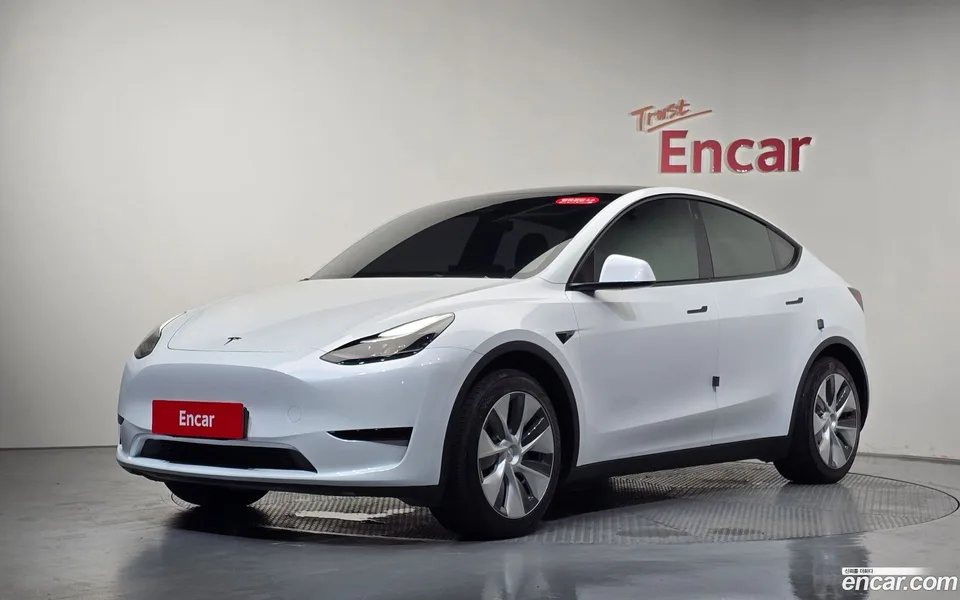 Tesla Model Y RWD 2023 — photo 1, buy with delivery to Moscow