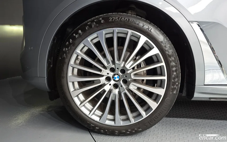 BMW X7 xDrive 40i 7 2024 — thumbnail 2