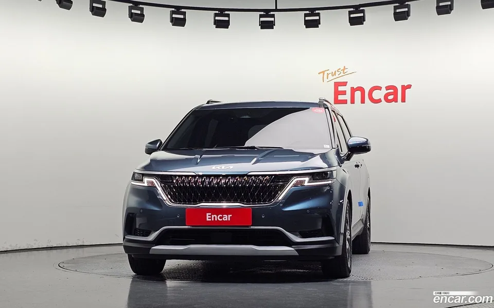 Kia Carnival 9 2023 — thumbnail 3