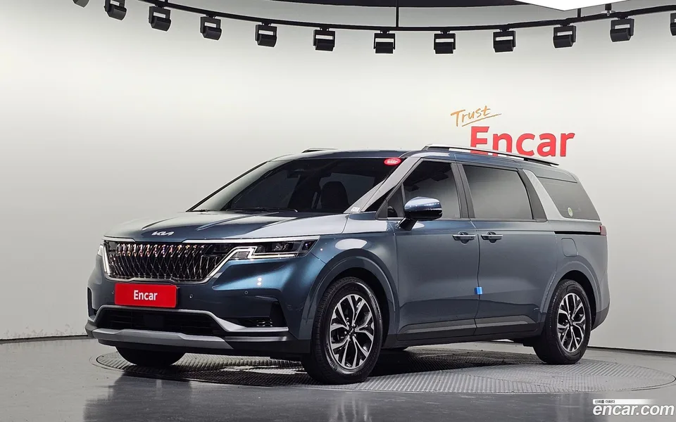 Kia Carnival 9 2023 — photo 1, buy with delivery to Moscow