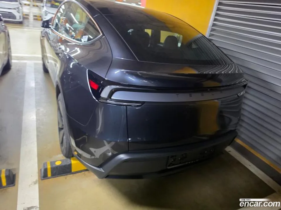 Tesla Model Y RWD 2026 — thumbnail 2