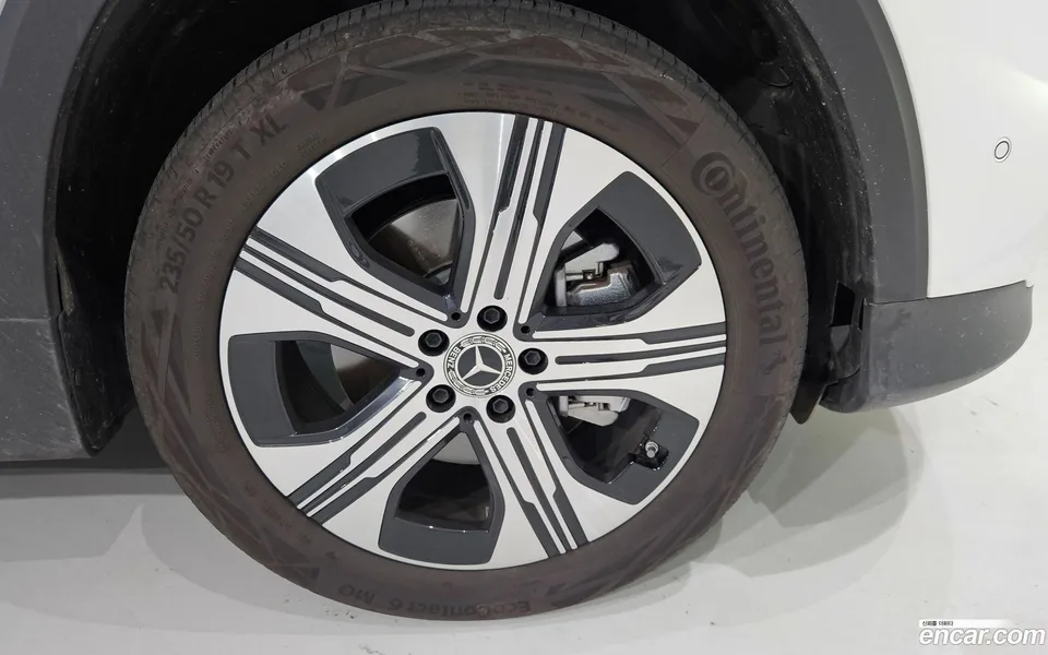 Mercedes-Benz EQB EQB300 4MATIC 2025 — thumbnail 2