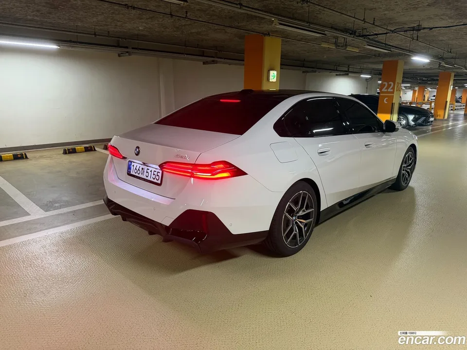 BMW 5 Series 520i M 2026 — thumbnail 4