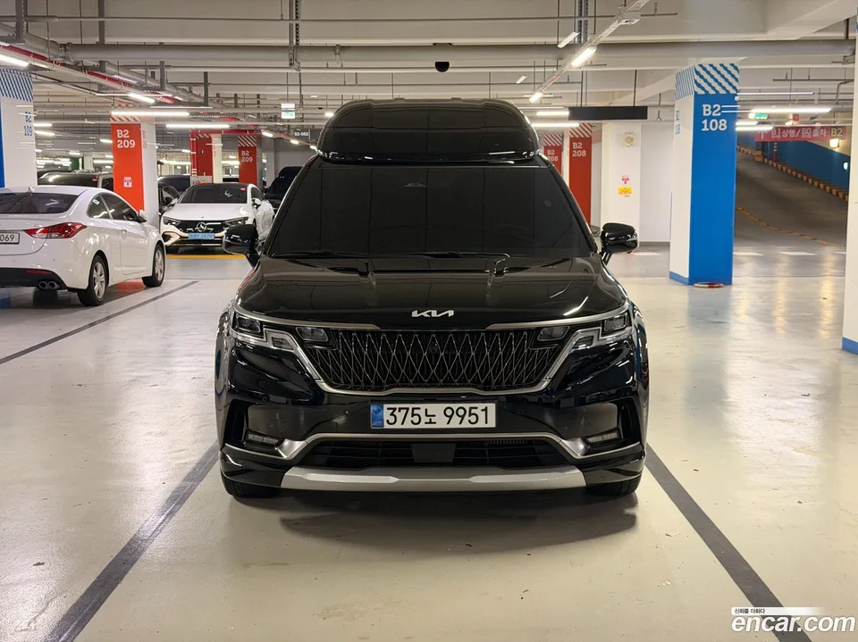 Kia Carnival 7 2023 — фото 1, купить с доставкой в Москву