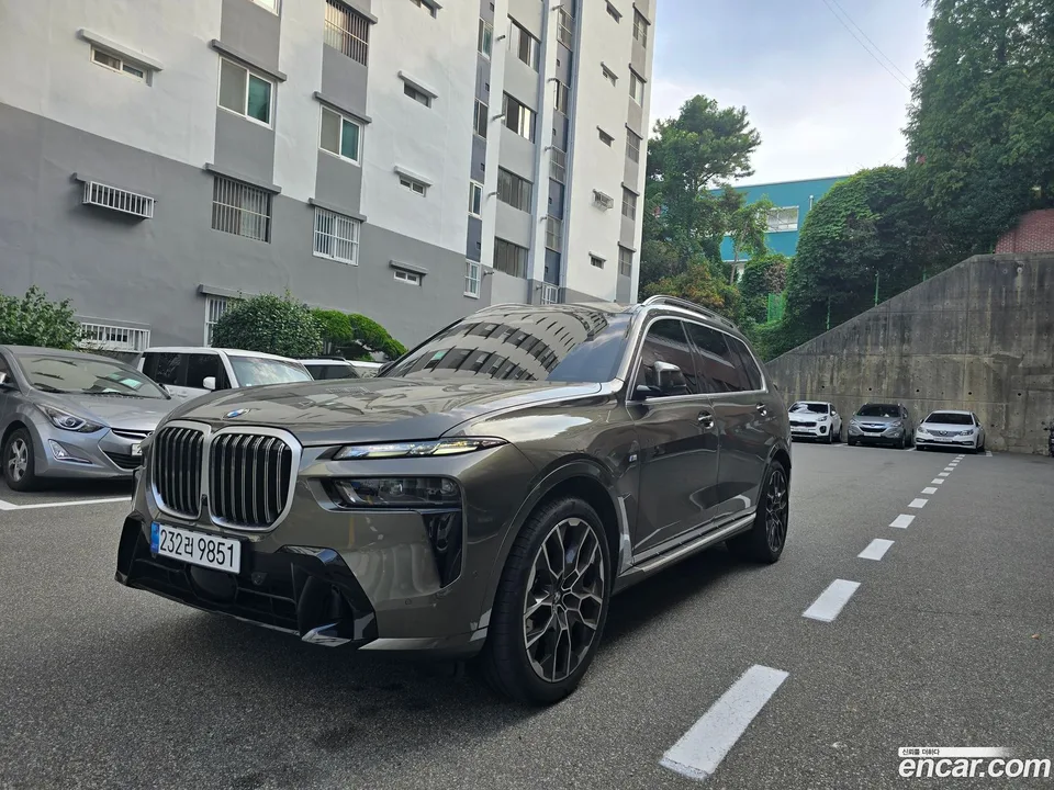 BMW X7 xDrive 40d M 7 2025 — photo 1, buy with delivery to Moscow