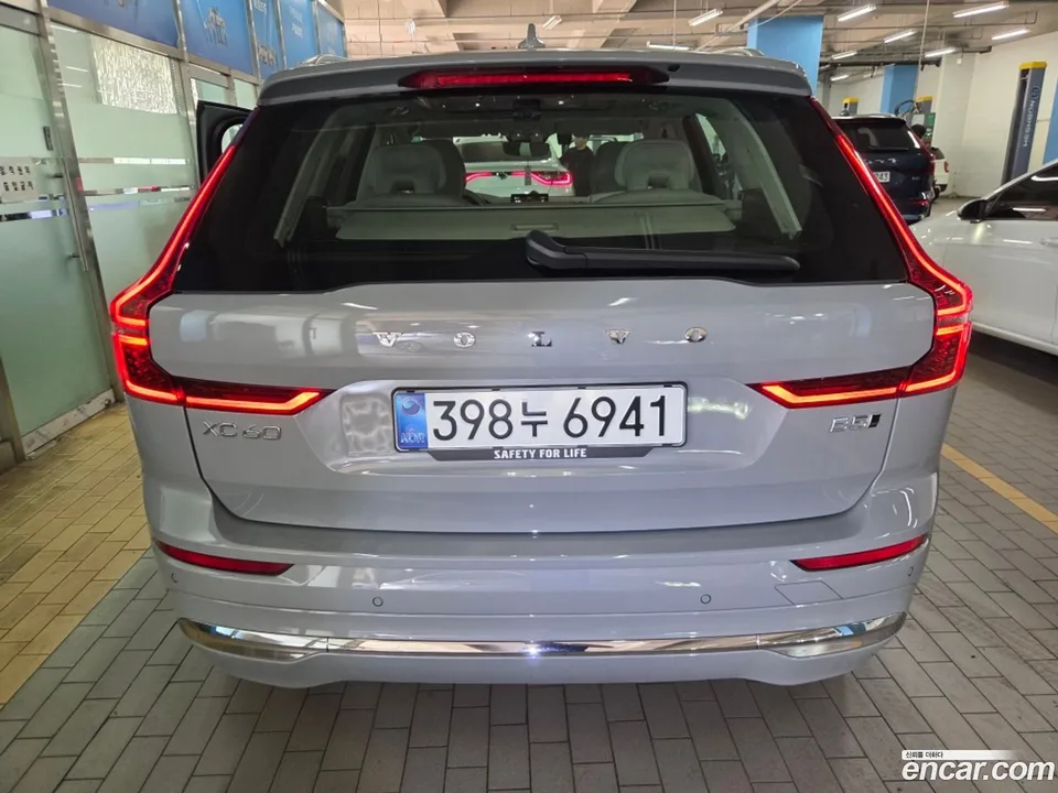 Volvo XC60 B5 2026 — thumbnail 3