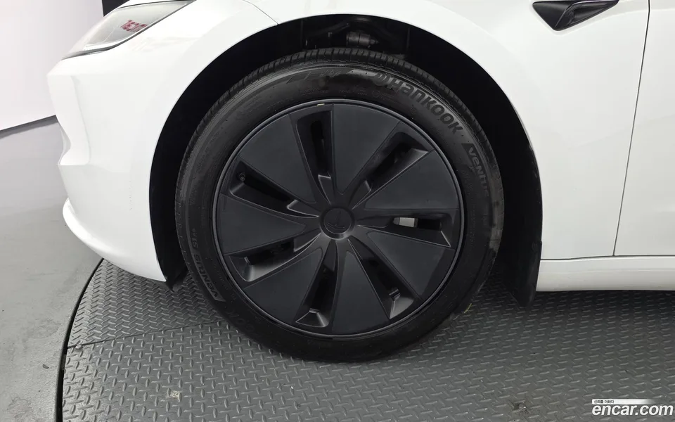 Tesla Model 3 AWD 2025 — thumbnail 2