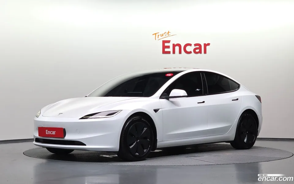 Tesla Model 3 AWD 2025 — photo 1, buy with delivery to Moscow