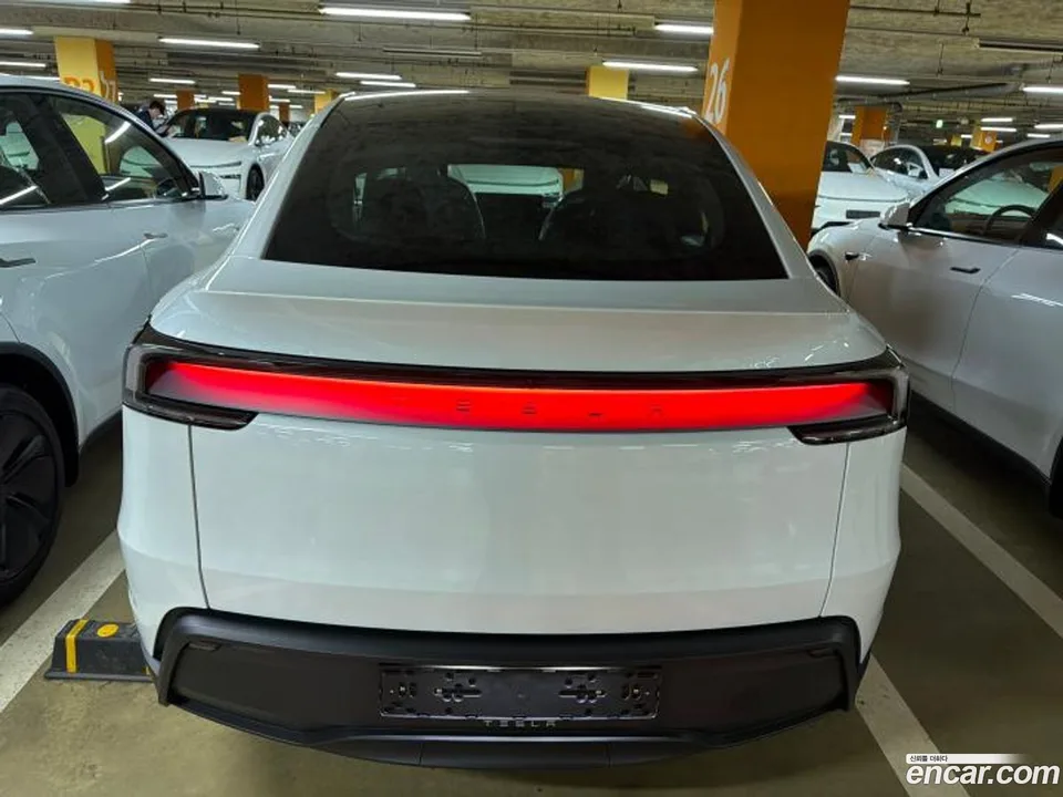 Tesla Model Y RWD 2026 — thumbnail 2
