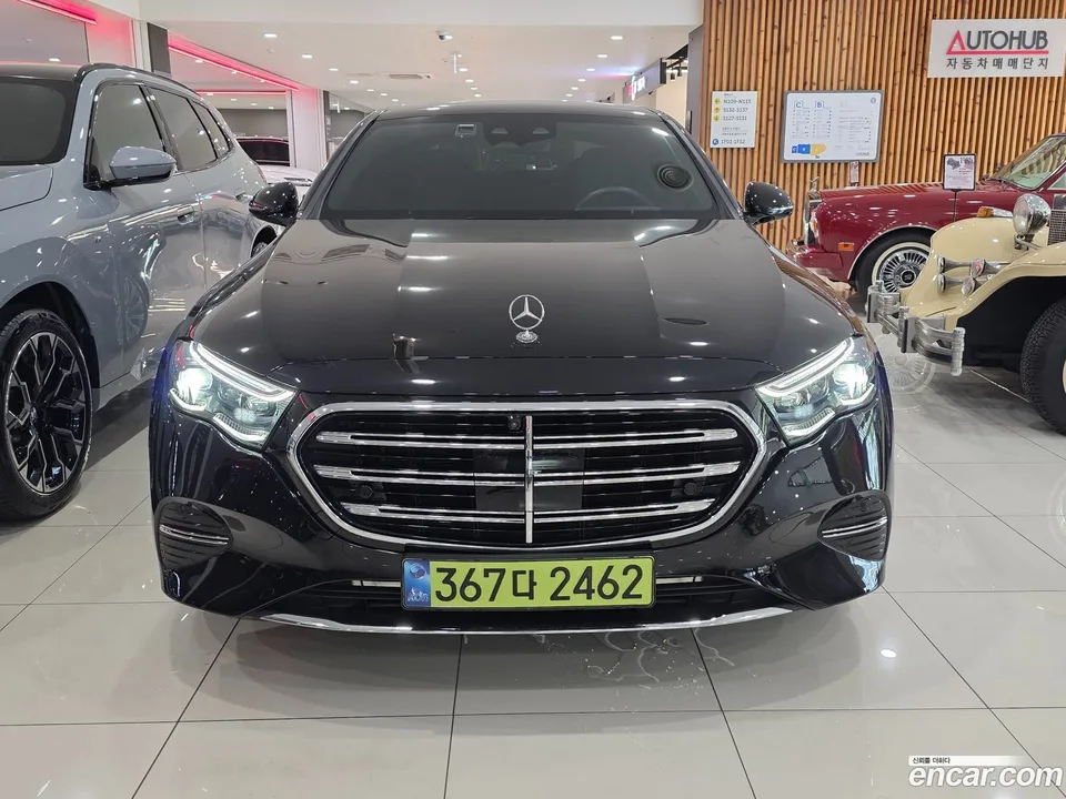 Mercedes-Benz E-Class E300 4MATIC 2024 — thumbnail 3