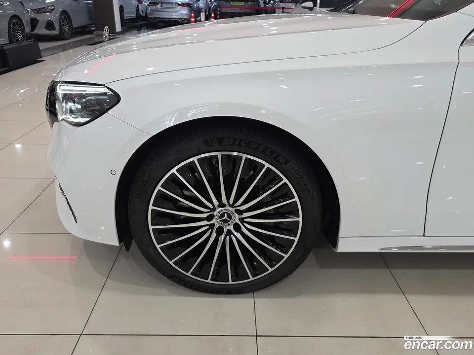 Mercedes-Benz E-Class E450 4MATIC 2025 — thumbnail 2