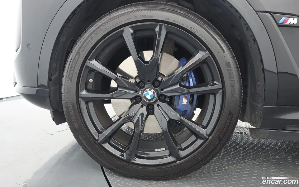 BMW X7 M60i xDrive M 6 2023 — thumbnail 2