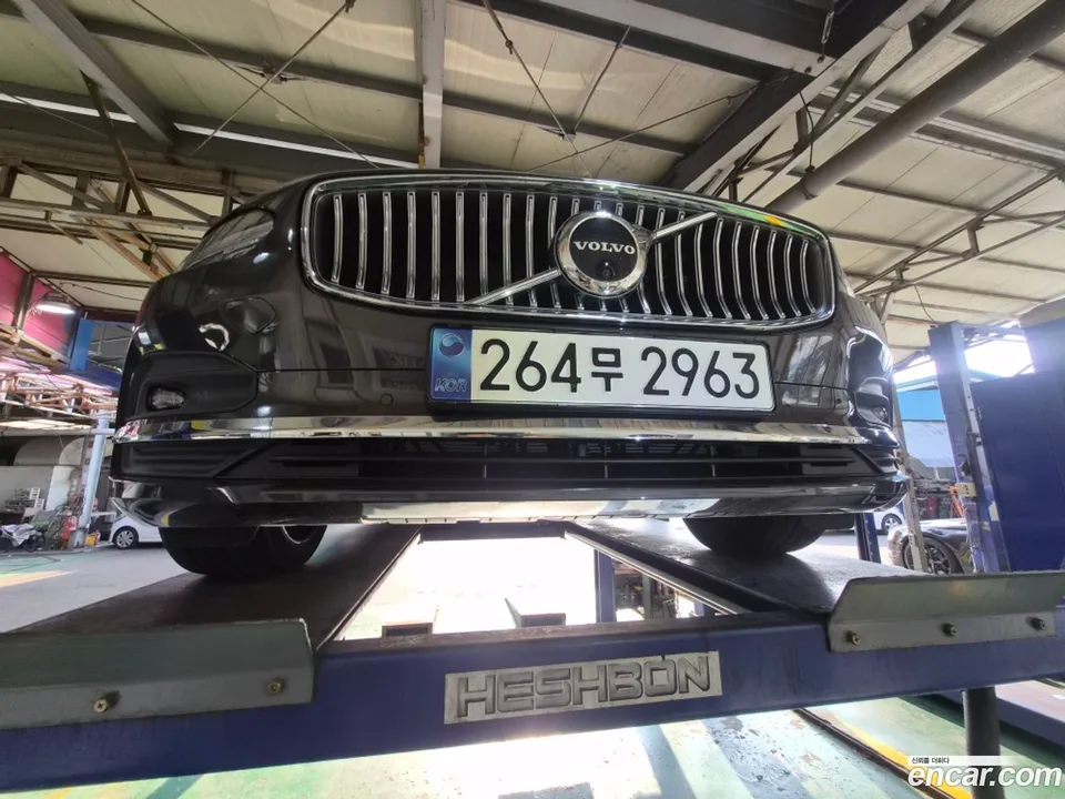 Volvo S90 B5 2023 — photo 1, buy with delivery to Moscow