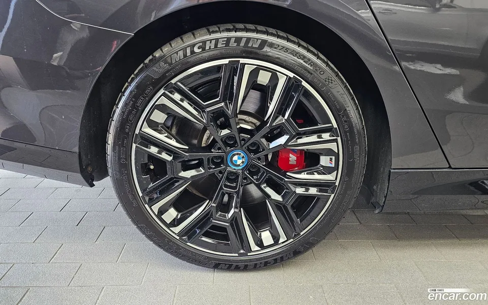 BMW i5 M60 xDrive 2023 — thumbnail 2