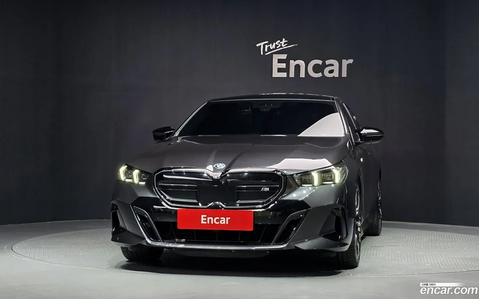BMW i5 M60 xDrive 2023 — thumbnail 3