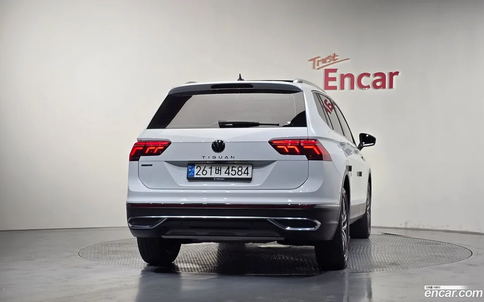 Volkswagen Tiguan Allspace 2.0 TSI 2022 — thumbnail 4