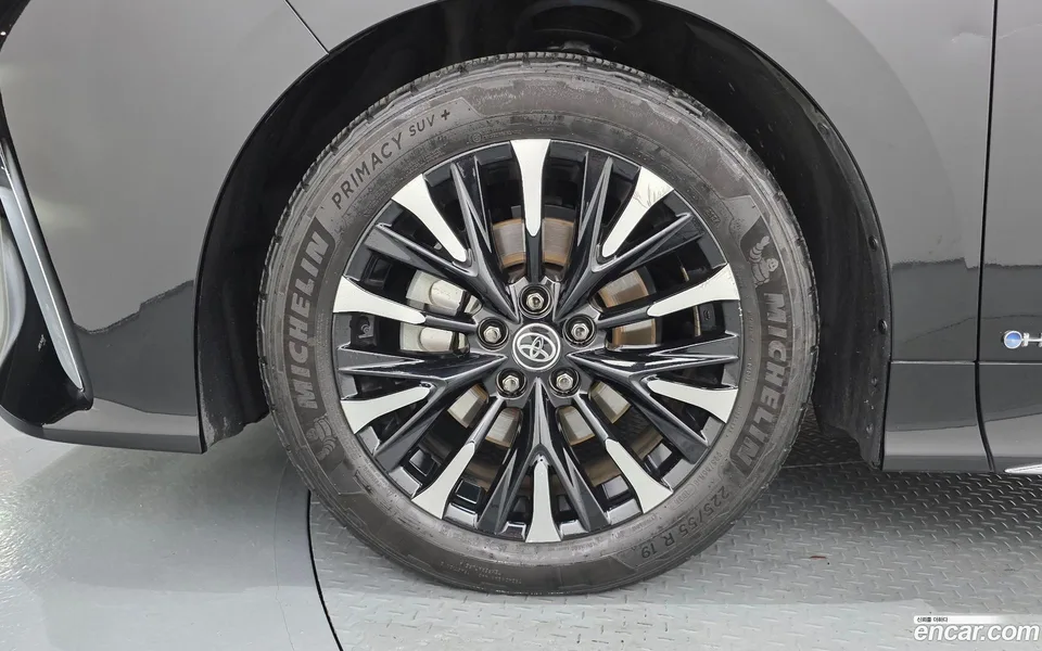 Toyota Alphard 2.5 HEV AWD 2024 — thumbnail 2