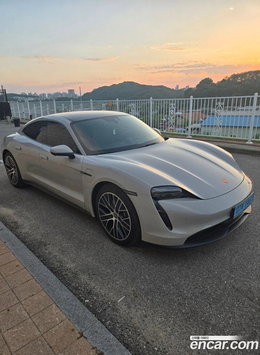 Porsche Taycan 2023 — photo 1, buy with delivery to Moscow