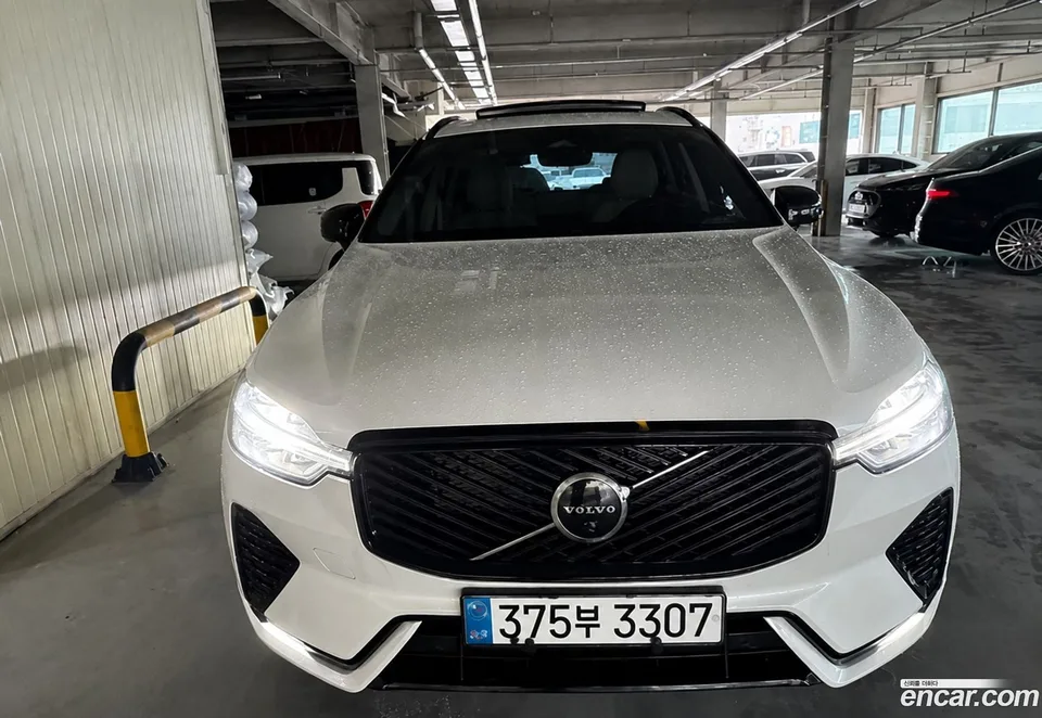 Volvo XC60 B5 2025 — photo 1, buy with delivery to Moscow