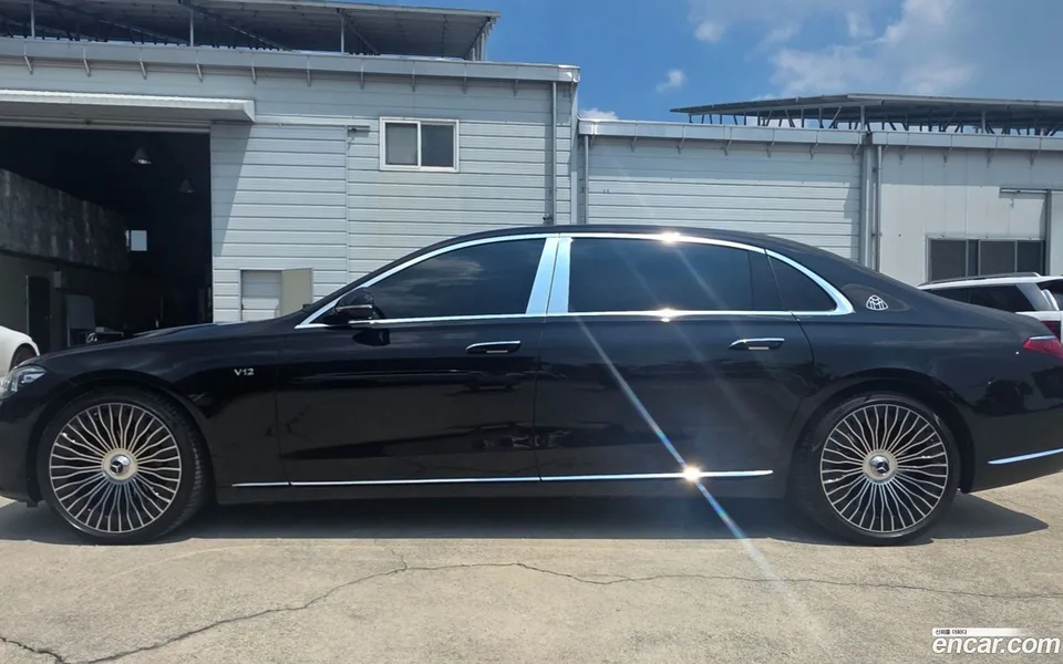 Mercedes-Benz S-Class S680 4MATIC 2025 — thumbnail 2