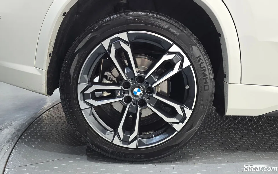 BMW X1 sDrive 20i M 2023 — thumbnail 2