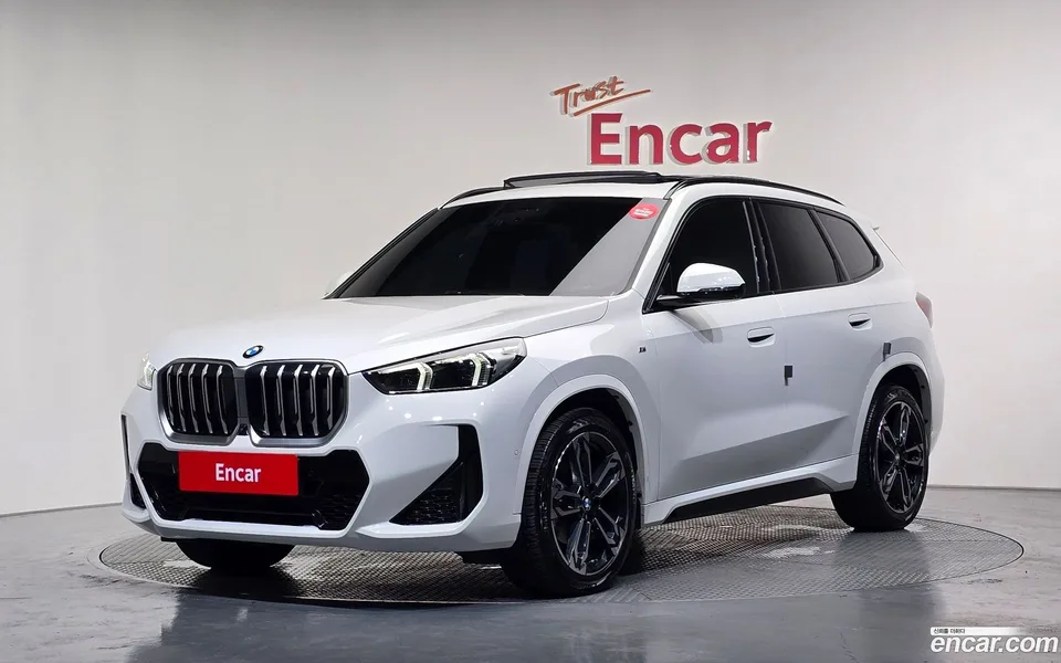 BMW X1 sDrive 20i M 2023 — photo 1, buy with delivery to Moscow