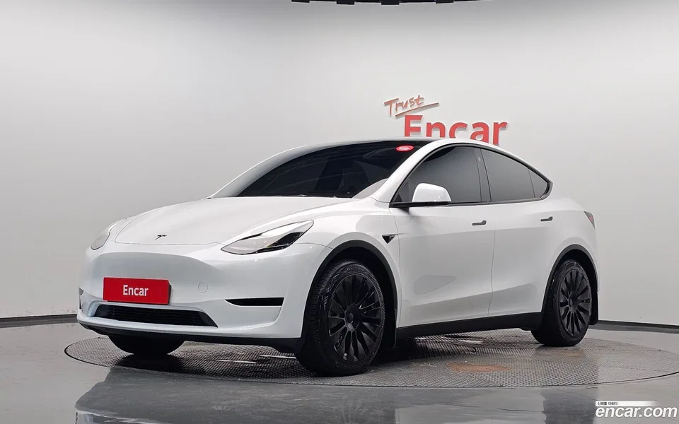 Tesla Model Y RWD 2023 — photo 1, buy with delivery to Moscow