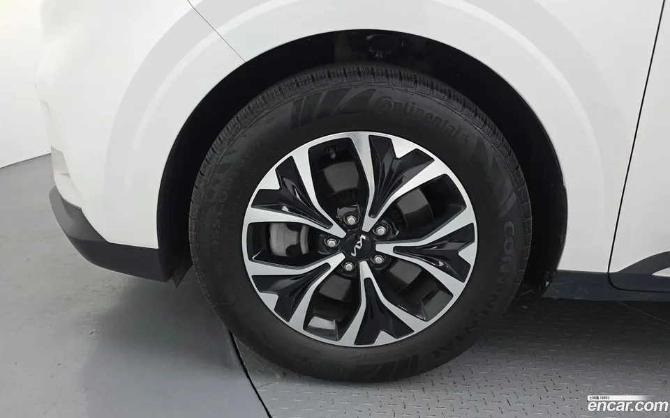 Kia Carnival 9 2023 — thumbnail 2