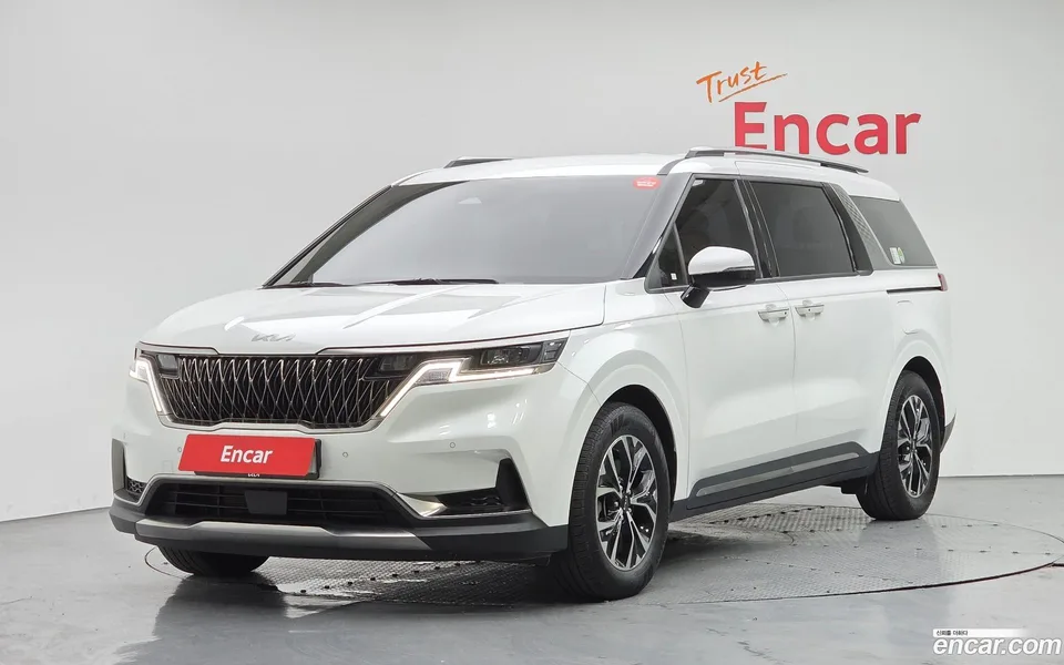 Kia Carnival 9 2023 — photo 1, buy with delivery to Moscow