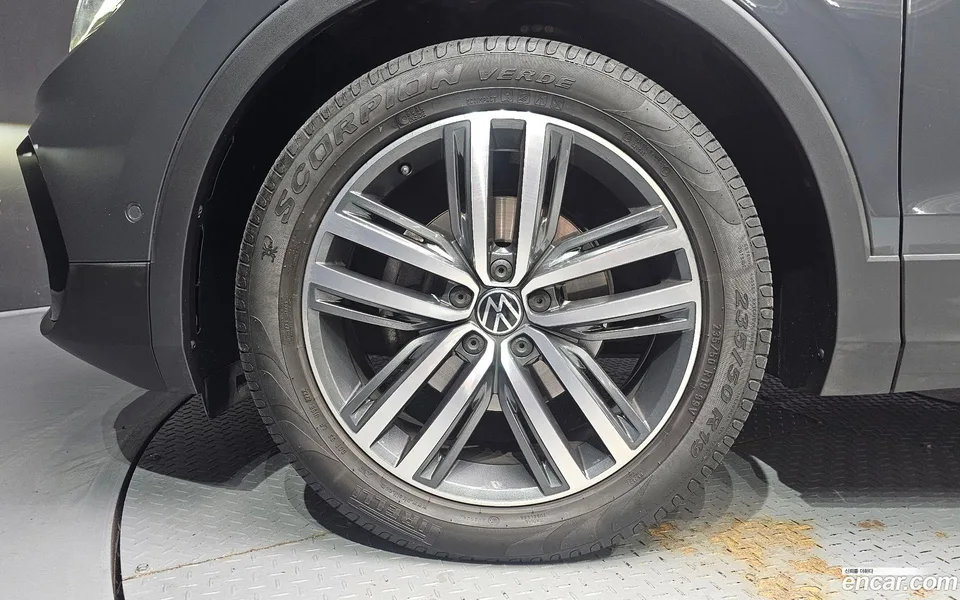 Volkswagen Tiguan 2.0 TDI 2023 — миниатюра 2