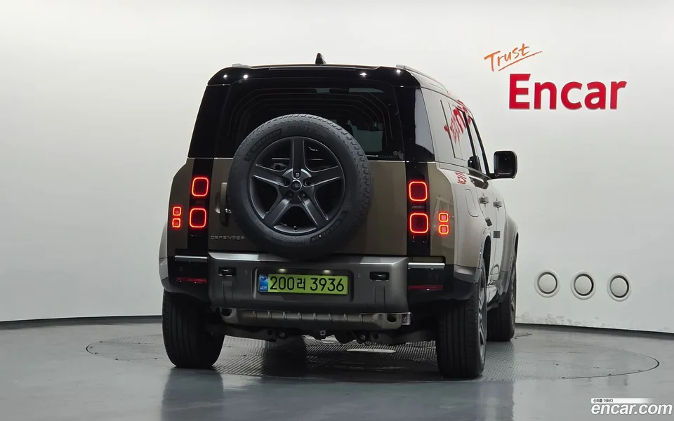 Land Rover Defender 110 P300 X- SE 2025 — thumbnail 4
