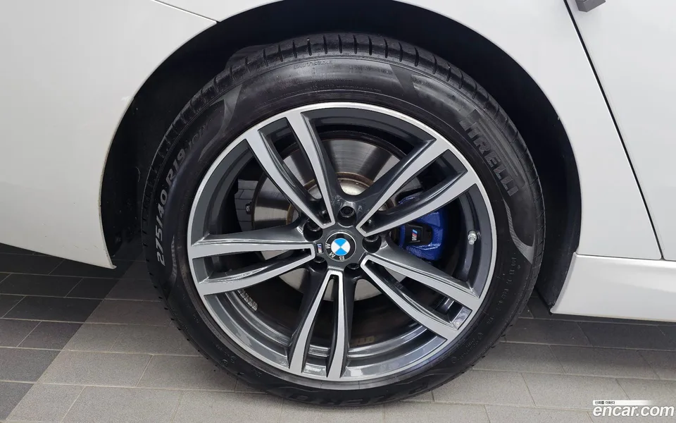 BMW 6 Series GT 620d M 2023 — thumbnail 2