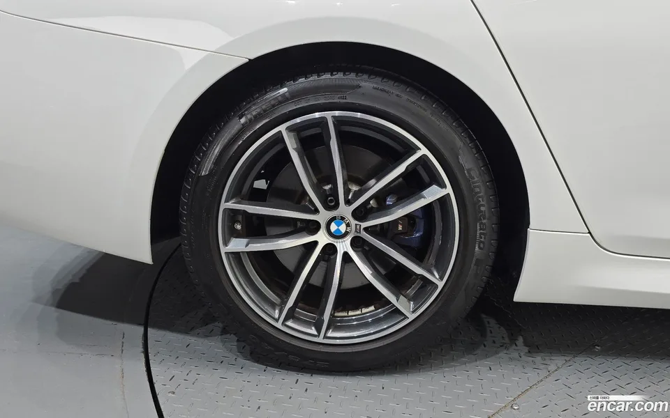 BMW 5 Series 523d M 2023 — thumbnail 2