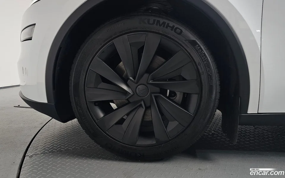 Tesla Model Y RWD 2025 — thumbnail 2