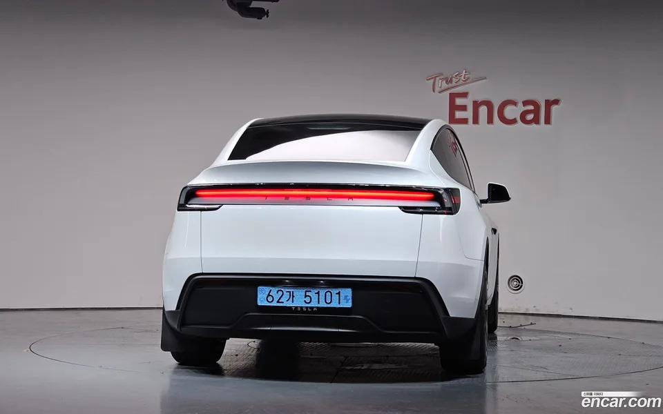Tesla Model Y RWD 2025 — thumbnail 4