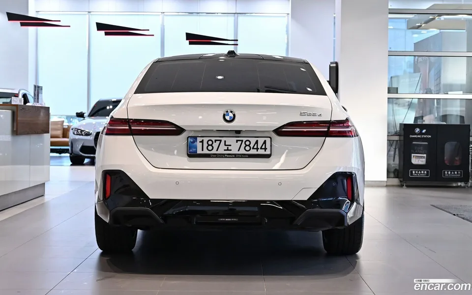BMW 5 Series 523d M 2025 — миниатюра 4