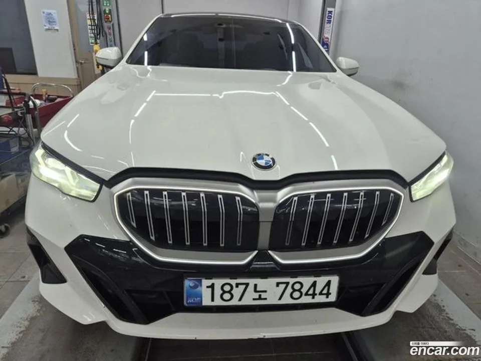 BMW 5 Series 523d M 2025 — фото 1, купить с доставкой в Москву