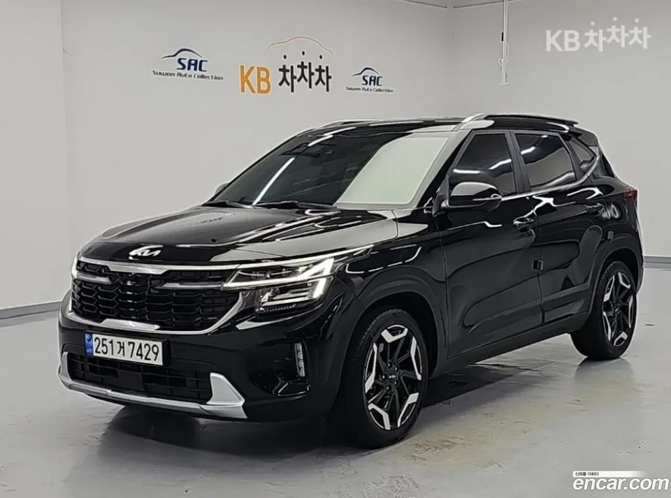 Kia Seltos 1.6 2WD 2023 — photo 1, buy with delivery to Moscow