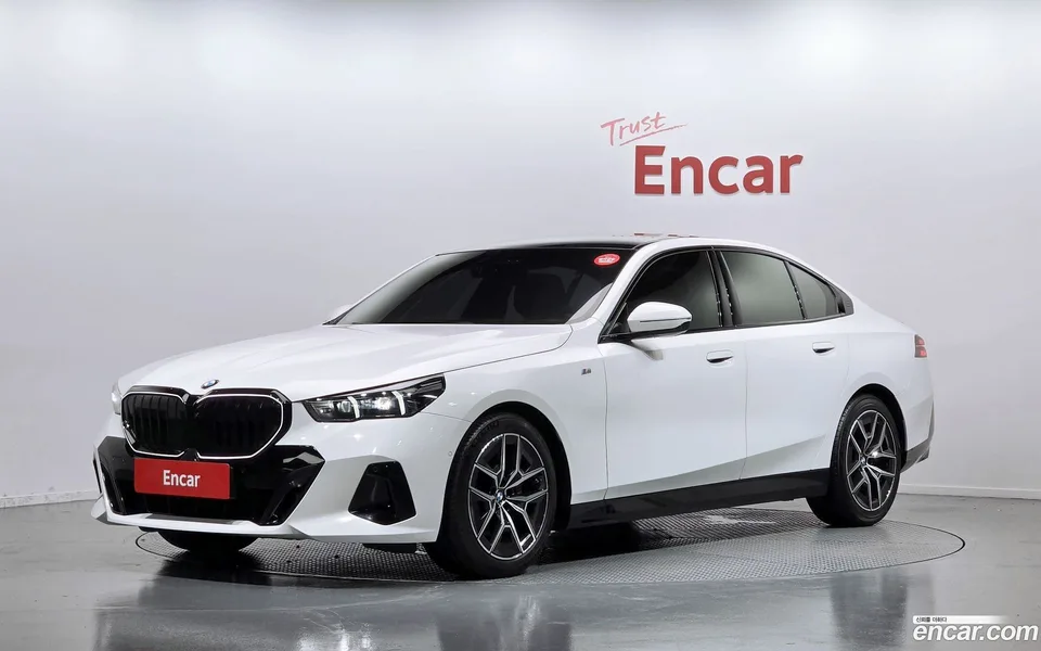 BMW 5 Series 520i 2024 — photo 1, buy with delivery to Moscow