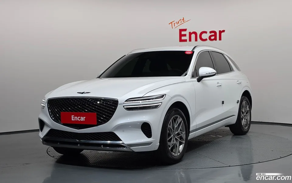 Genesis GV70 2.5T 2WD 2023 — photo 1, buy with delivery to Moscow