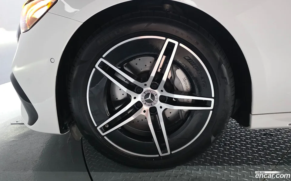 Mercedes-Benz E-Class E200 AMG Line 2026 — thumbnail 2