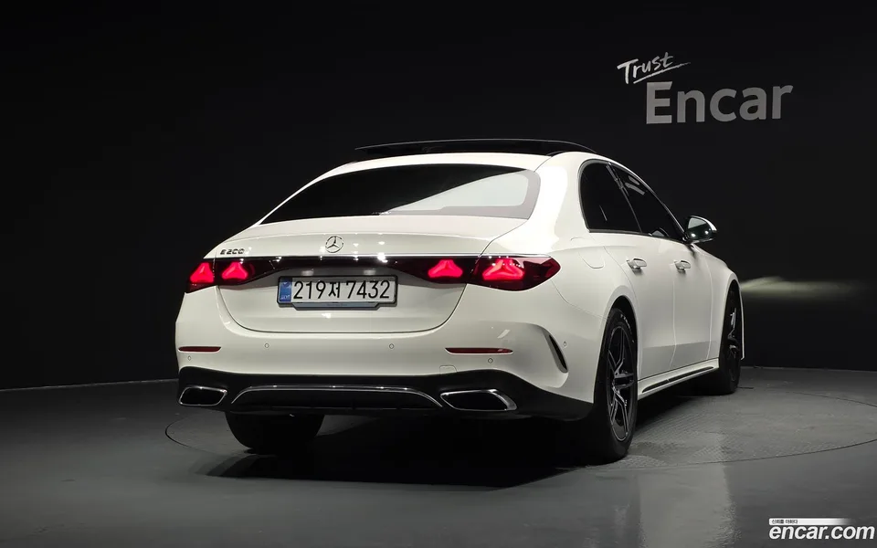 Mercedes-Benz E-Class E200 AMG Line 2026 — thumbnail 4